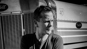 Kiefer Sutherland leads a country music spring in NJ