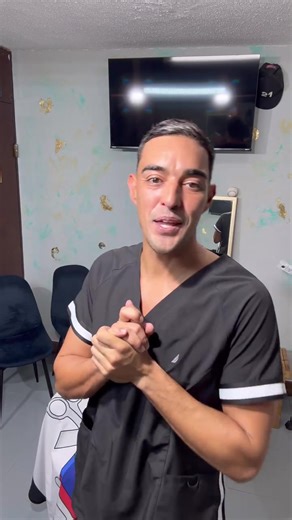 ✨ Colaboración oficial ✨ Me complace anunciar que estaré colaborando con Royal Kapper, un producto NON-TOXIC, seguro, profesional y alineado con mis estándares de higiene extrema. Royal Kapper no solo desinfecta: ✔️ Es non-toxic ✔️ Seguro para el barbero y el cliente ✔️ Ideal para quienes priorizan salud, limpieza y calidad ✔️ Pensado para el uso profesional diario Como Clean Freak y barbero premium, solo trabajo con productos que realmente protegen tanto a las herramientas como a las personas. 