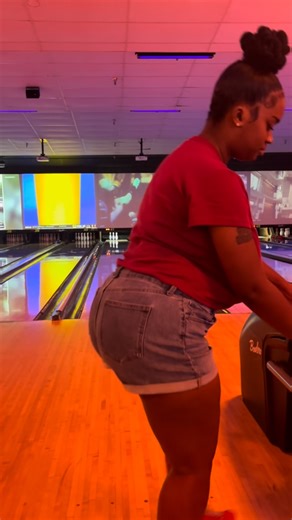 Mariyah on Instagram: "I think me being top heavy affect my bowling skills fr … I’m not even being funny 😂😂😂😂😂😂😂 I be near dam falling forward trying to bowl"
