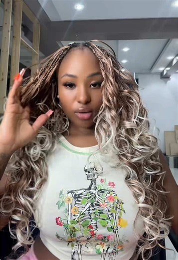 The hair color is everything!!🥹😍😍 Did my hair @GEECURLY SALON Price- 3200/- #wangarikairu #wangari_kairu
