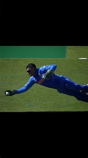 ​MS Dhoni’s Flying Catch! Virat was shocked 😱 #circket #shortsfeed #msdhoni #shorts