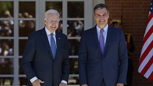Biden llega a España y lo primero que hace es informar a Sánchez de un aumento del número de destructores en la base de Rota