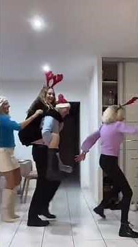 Michou Elsa et Alizé danse pour noël #shorts #michou #humour #elsa #couple