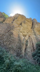 Gobble, gobble 🦃🦃 I CANNOT get over those conglomerate rock walls! Maple Canyon is insanely beautiful!😍 The next time you find yourself in Sanpete County, enjoy those turkey farms🍗…but DO NOT miss this amazing side adventure! 2️⃣ great trails here easy enough for kids: 🥾Maple’s Box Canyon Trail: 1.3 RT, rated moderate 🥾Maple Canyon Arch Trail 1.6 RT, rated moderate . . #utahlove #maplecanyon #rockclimbing #utahrocks #utahcanyons #sanpetecounty #boxcanyon #slotcanyon #utahhiking #utahtrails