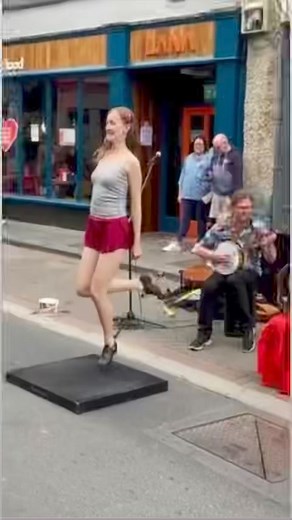 Irish dancing in the streets of Ennis, with some of the Los Paddys team! 💃🎶☀️ Mighty tunes by Paddy and Andrea. Sun was shining and we were having fun! 😍 Always nice to bring our show out to public and share some joy! Dancing sounding particularly good and clear thanks to my Mitchell Dance board. Visit Clare Wild Atlantic Way #lenkafairy #paddydelaspampas #lospaddys #irishtrad #irishmusic #livemusic #tapdance #tapdancing #ireland #irishdance #irishdancers #irishdancing #irishdancer #streetper