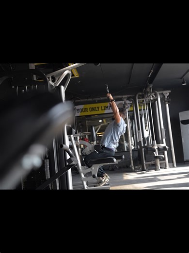 Ever wondered how pigeons always find their way home? 🕊️ Pigeons have an incredible natural navigation system. They can travel long distances and still return home using the Earth’s magnetic field, the sun’s position, and their powerful memory. Nature really has its own GPS. Isn’t that amazing? Lat Pulldown Mistake | Back Workout Form | Gym Tips | Shoulder Injury Prevention | Gym Bhai | Desi Fitness Guide | Form Check #LatPulldown #BackWorkout #GymMistakes #FormCheck #pigeon #pigeonfacts #birdf