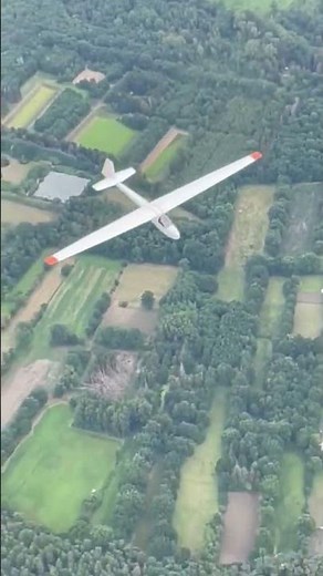 Glider Flyby and Smooth Aerial Turn | Soaring View Captured by Virginie Flies