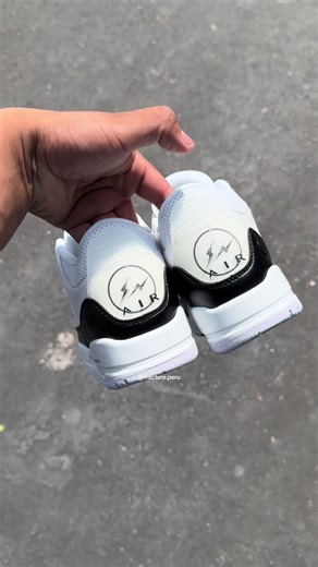 Jordan Retro 3 x Travis Scott Tallas: 36-37-38-39-40-41-42-43-44 💳Compras: 950-382-322 📲 🚚Envios a todo Perú 🇵🇪 - - - - #jordantravis #fractureperu #jordan3 #zapatillasperu #sneakers