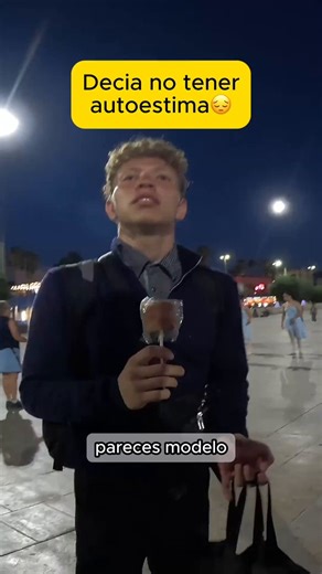 Me destruyó. Que tan cruel puede ser la gente? Sufrió burlas que lo marcaron para toda la vida, al punto de llorar y decir "NO tengo autoestima" Hay que ser empaticos, hay que enseñar empatia. Nadie merece vivir eso. Ojala les llegue a cada uno que se burlaban y lo vean hoy.