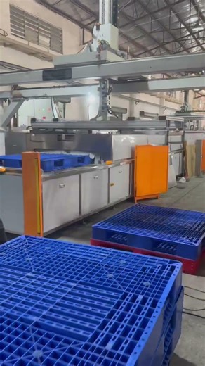 Washer/Cleaner & Dryer for plastic tray/Plastic pallet.