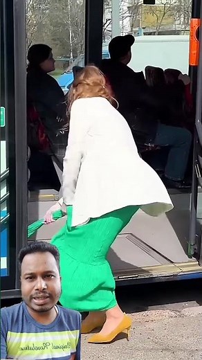 Dress mishab on bus a kind man safe her life #shortsfeed #shorts #viral