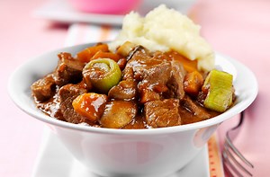 Varíe el almuerzo con un goulash de carne al estilo de un ganador de ‘Masterchef’