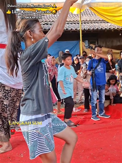 Neng Nong Goyang Penuh Semangat