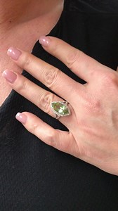 Unser Liebling der Woche kommt diesmal von der lieben Rebecca! Die hat sich für einen strahlenden Kiwi-Topas-Silberring entschieden. 🍀💚Wie gefällt er Ihnen? Detail gibt es im Shop->> https://bit.ly/2OGGN3U | Juwelo Deutschland