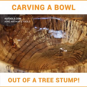 This man carves out a bowl out of a tree stump! By: Providr Credit: King Arthur's Tools / katools.com Watch the full video: youtube.com/TheLancelottool | Marlon Wayans