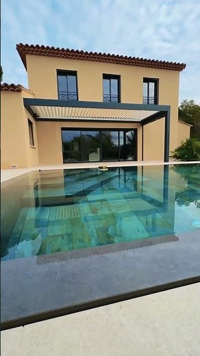 Installation d'une pergola bioclimatique avec store zip