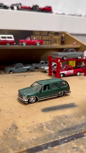 Johnny Lightning put this Tahoe out in the early 2000s? It’s been rereleased in the last couple years as part of their Truck & Trailer series. #chevrolet #diecast #custom