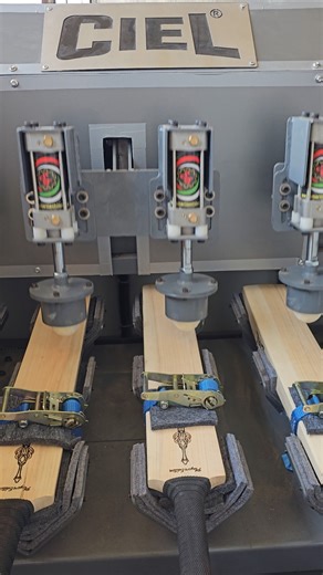 5 Cricket Bats Knocked at Once 😱 | Industrial Knocking Machine | Player Edition Bat