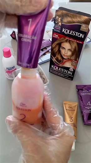 Ana Chagas | Dicas on Instagram: "💞Amiga, vou te contar certinho como fiz essa cor chocolate que eu amo ✨ Usei as tintas da @wellabr #Koleston 67 chocolate + 70 castanho médio 🤎 . .✨Dentro da caixa vem: 1 tinta 1 Água Oxigenada volume 20, 1 Sachê da cor para aplicar após 15 dias 1 Charme de hidratação 1 Par de luvas . .👉Eu misturei 1 tinta inteira 67 + meia da 70 já no tubo que vem com a OX 20 para ajudar a pegar bem nos #CabelosBrancos. Eu acrescentei metade de #ÁguaOxigenada volume 30. 👉De