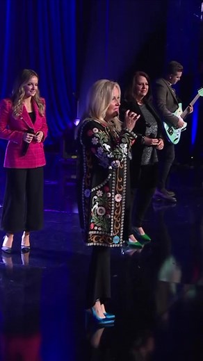 Karen Peck & New River - The River | NQC - National Quartet Convention