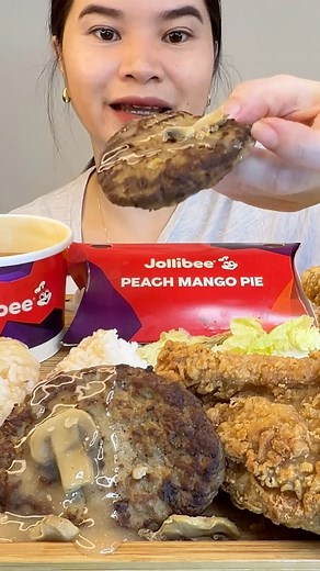 All time favorite jollibee chicken joy and burger steak! #jollibee #filipino #foryouシ #facebookviral #chickenjoy #burgersteak | Maycy Eats