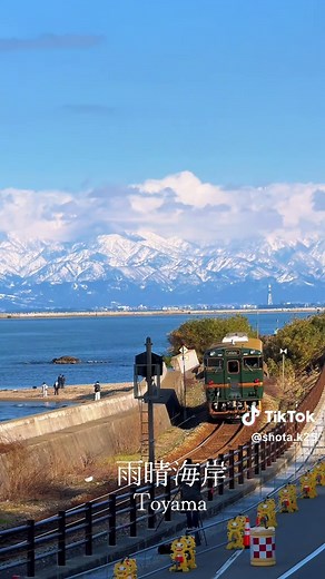 雨晴海岸で見る立山連峰の絶景