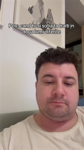 Cand tu si sotia ta traiti in doua lumi diferite @Giulia Stratton #creatorsearchinsights #romanian #foryoupage❤️❤️ romanian creation, romanian relationship #romaniameme #sotie