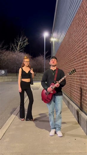Walking around with a guitar can really turn heads 🤷‍♂️🎸🎸 #guitar #guitarplayer #guitarist