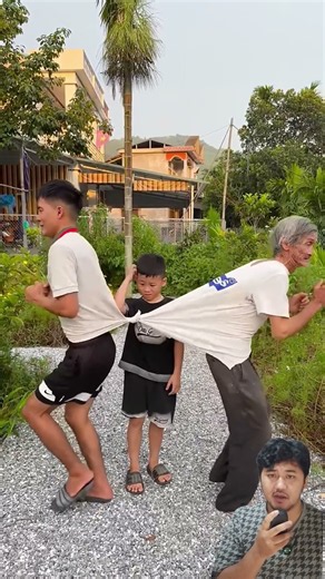kakak sama kakek tersangkut #funny #tipeketawa #balloon #memecringe #humor #comedy #cutebaby