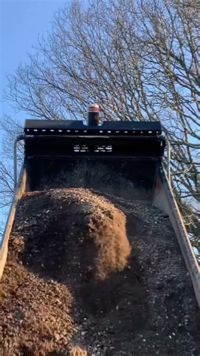 Top Soil Delivery With Some Added Rocks🤦‍♂️😲 #tipperlorry #landscape #rockytopsoil #construction