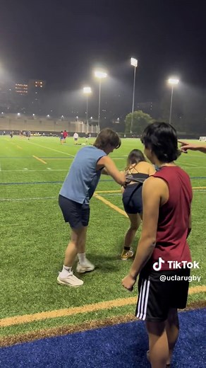 Oopsie we spilled😩! gotta help a buddy out and gove em a FRESH towelett🥶🧻 #ripshirtchallenge #muscletee #womensrugby #rugbywomen #uclarugby #ucla #gowomengo #ripitoff #girlsjustwanttohavefun