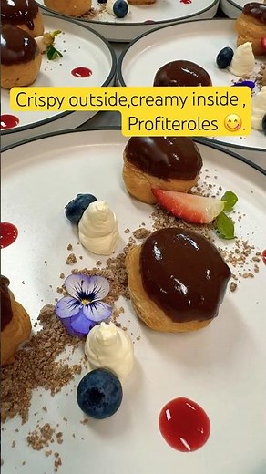 Crispy choux pastry + creamy filling + rich chocolate = pure dessert heaven! 🤤