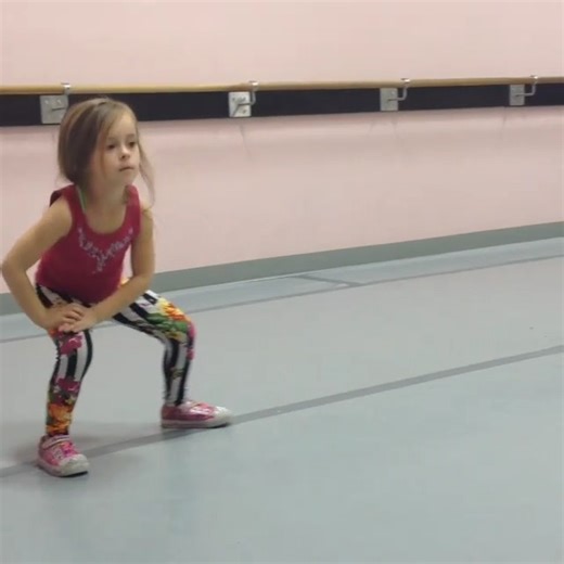 #model #fashion #modeling #fashionmodel #beauty #style #foryou #viralvideo #trending #viralreels #reels2023 #reelsfb #reelsviral #reelviral #instareels #reels #instagood #viral | Violetits