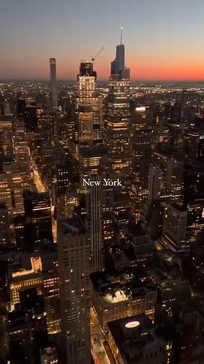 Sunrise on the Empire State Building Observation Deck is a special experience. 📷: @cinema_sb | Empire State Building