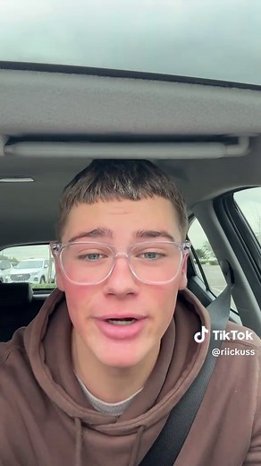 are boys allowed to get their nails done? 🫣💅🏻 #vlog #explore #chaotic #vloglife #dailyvlog #nails #nailart #spiderman