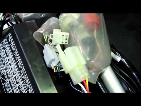 GL1800　シートの外し方とサイドカバーを外しFTM-10Sタンデム側の接続