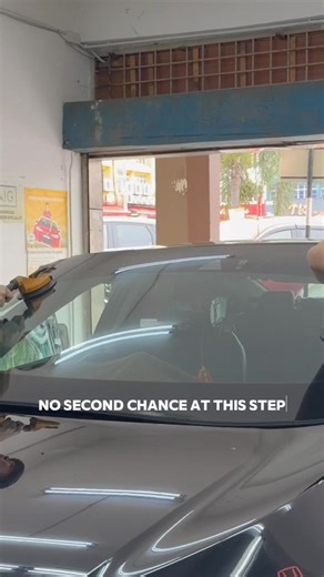 😎 One mistake here = the entire windscreen is wasted. That’s why precision is everything. Have you ever had a cracked windscreen? Share your story below! 👇 Book your replacement with us today — we get it right the first time. #WindscreenRepair #PrecisionMatters #CarCare #LuxuryCars #AutoGlassExpertsy | Windscreen Service Center M Sdn Bhd 汽车大镜维修中心