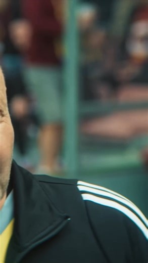 Jirka Langmajer jako rozhodčí ve filmové komedii Kouzlo derby. ⚽️ 📺 Sledujte exkluzivně na prima ➡️ www.iprima.cz/filmy/kouzlo-derby. | PrimaPlus