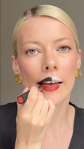 Lip ombré tutorial. From dark red to the light gradient. #lipcombo #lipstickhack #lipsticktutorial