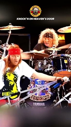 🔫 Guns N' Roses 🌹 - KNOCKIN' ON HEAVEN'S DOOR (Freddy mercury Tribute) #shorts #gunsnroses #slash