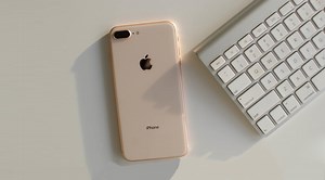 续航能力最强的iPhone8P实测，看完你别不服！