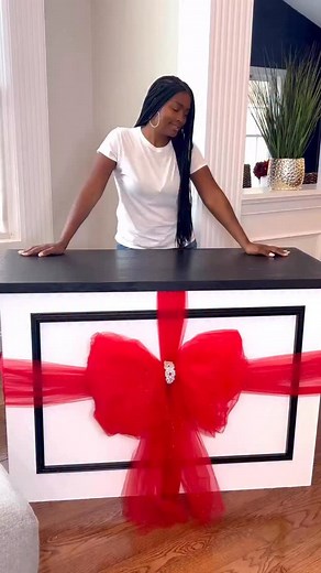 SAVE THIS! Remember I made this a few years ago for my birthday? Well it’s time to repurpose it for the holidays and I’m showing you 3 easy ways to do that! Best part about this is it’s easy to store after the party is over. It’s also totally a beginner friendly project y’all and great addition for all your upcoming social gatherings. I refreshed the paint and painted the molding black then used some tulle to make the front look like a gift box with a bow. If you’re not into bows, you can also j