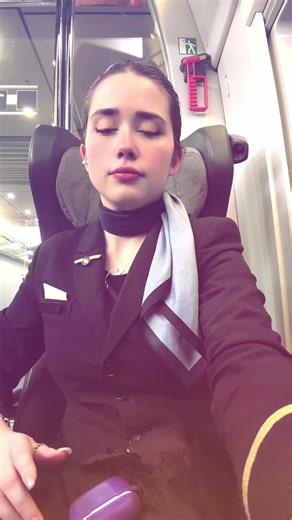Flight Attendant Makeup Tips for Traveling