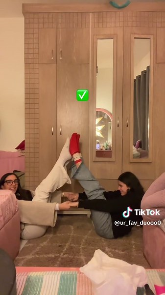 Fun Poses to Try with Friends: A Creativity Challenge