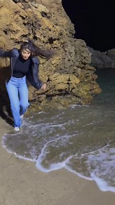 Je m’attendais pas : réaction drôle à la vague (clip)