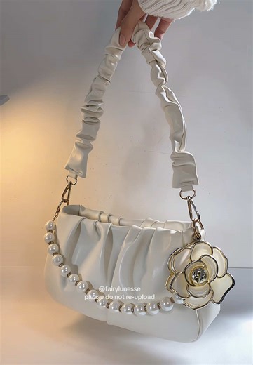 Stylish Handbags for Women: Trendy Shoulder Bags