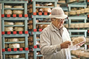 How to collect cash from customers [checklist]