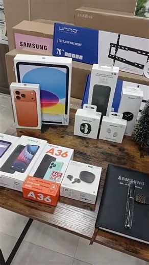 🌲UNWRAP THE GIFT OF HAPPINESS 🌲 WITH CELULLAR WORLD. 🤩TAKE ADVANTAGE OF OUR AMAZING PRICES 🤑🤑 VISIT YOUR NEAREST STORE. | Cellular World Belize