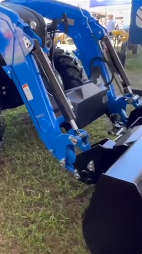 RealAgriculture on Instagram: "New Holland introduces the Workmaster Plus series to North America! Big ag features in a utility tractor size and price point. Excellent visibility and upgraded systems! #NewHolland #WorkmasterPlus #tractors #agriculture #farming #dairy #livestock #utilitytractor"