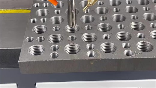 M16 Automatic Pipe Thread Tapping Machine Metal Electric Tapping Arm Blowing and Refueling Tapping Machine